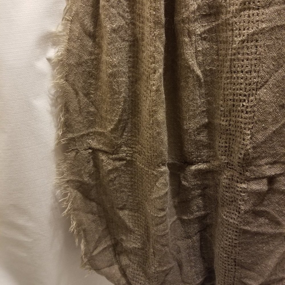 $4 if bundled: Old Navy long brown acrylic fringed infinity scarf - Picture 5 of 8